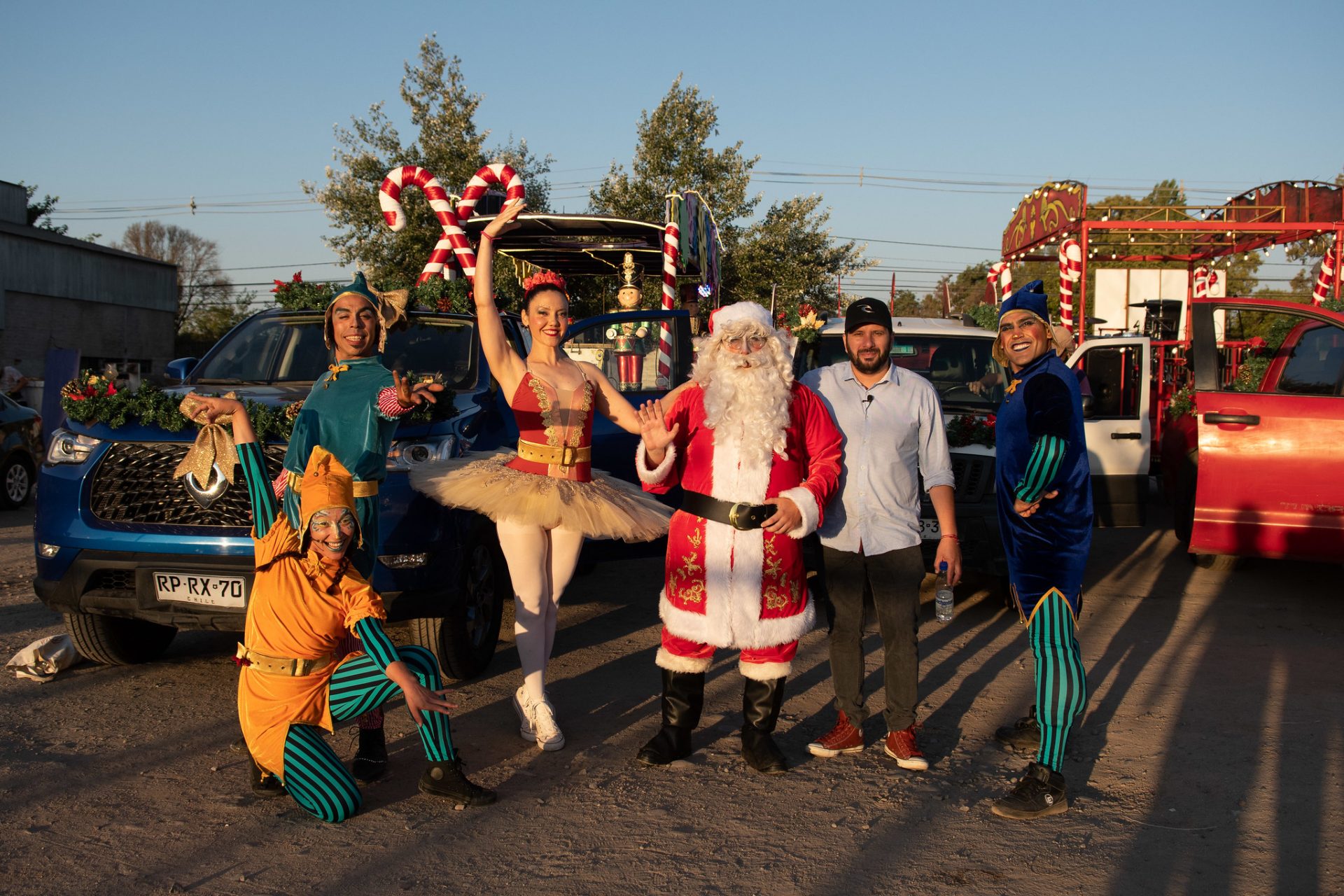 FAMILIAS DE PADRE HURTADO DISFRUTARON DE LA CARAVANA SUEÑOS DE NAVIDAD