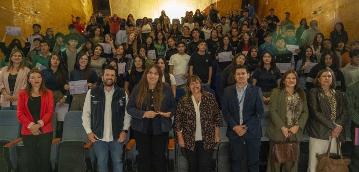 ALCALDE ENCABEZÓ ENTREGA DE BECAS DEL PREUNIVERSITARIO CPECH A ESTUDIANTES DE NUESTRA COMUNA