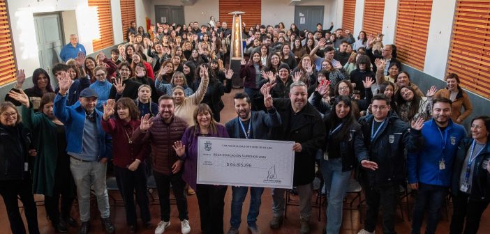 ALCALDE FELIPE MUÑOZ ENCABEZÓ ENTREGA DE LA BECA DE ENSEÑANZA SUPERIOR 2026 A ESTUDIANTES DE NUESTRA COMUNA